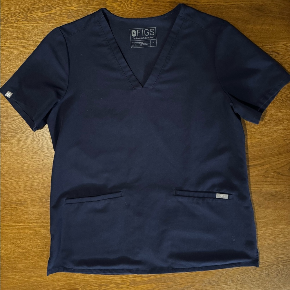 Figs Casma Three-Pocket Scrub Top Navy